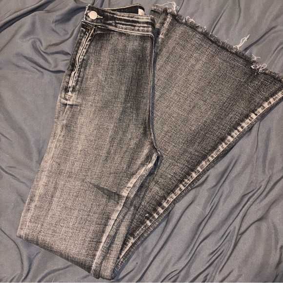 POL Boho Ruffle Peasant Top + Distressed Flare Jeans Outfit Small - Picture 10 of 13